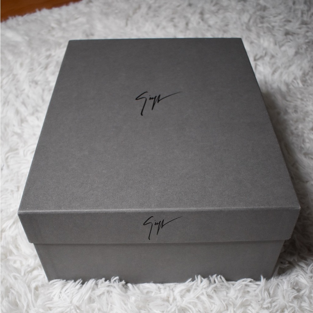 Black & Gold Giuseppe Zanotti size 44/11 - Picture 4 of 4
